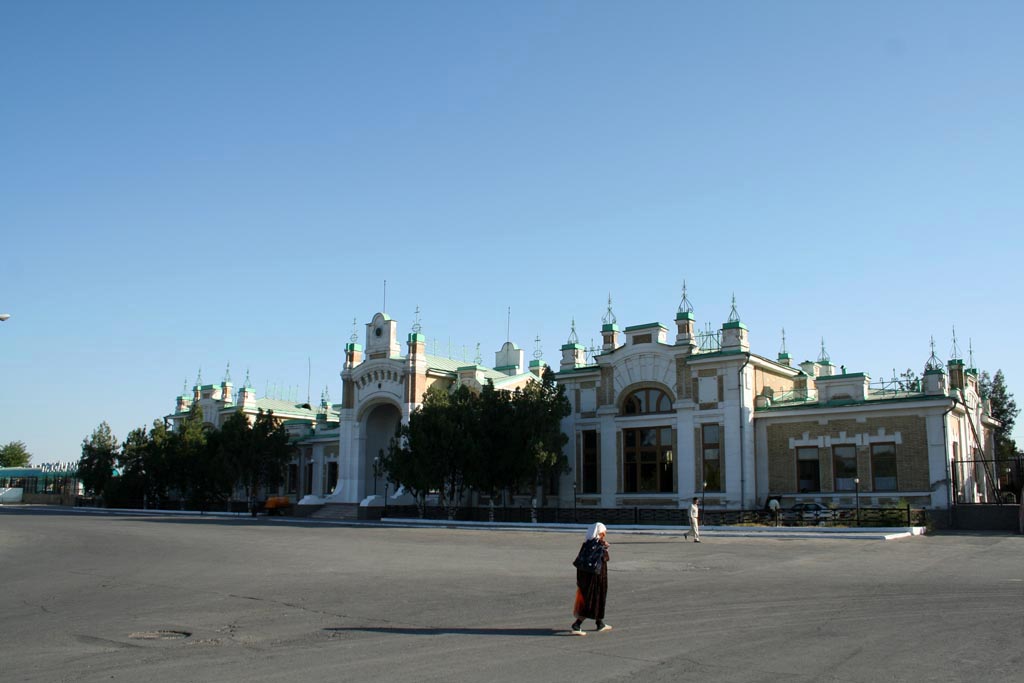 Железнодорожный вокзал г. Туркестан