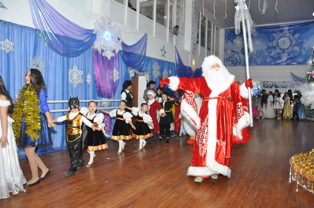 Дети Шымкента приняли участие в новогодней елке акима города