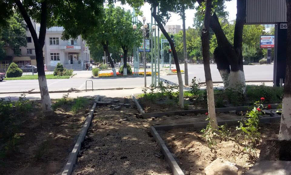 В Шымкенте ремонтируют тротуары для обустройства велодорожек