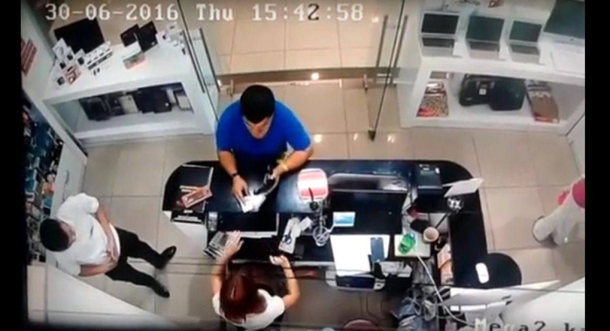 В Шымкенте появился мошенник, обманывающий продавцов при помощи крупной купюры (Видео)