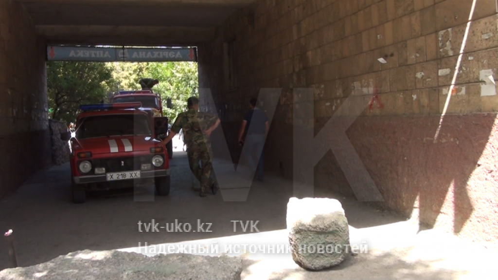В Шымкенте мужчина поджег балкон в здании поликлиники ДВД (видео)