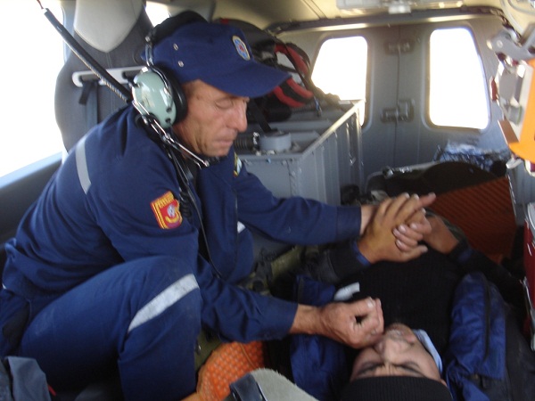 Специалисты ДЧС ЮКО спасли альпиниста, впавшего в кому на высоте 3500 метров
