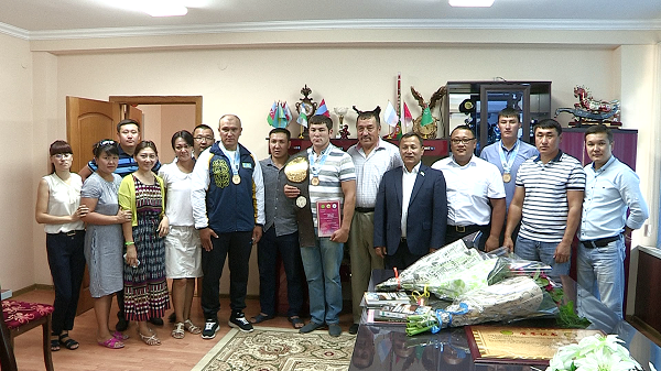Южноказахстанские борцы одержали победу на Чемпионате Азии по «аударыспаку»