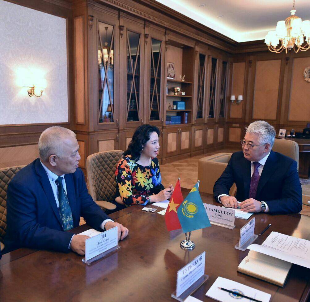 Аким ЮКО встретился с послом Вьетнама