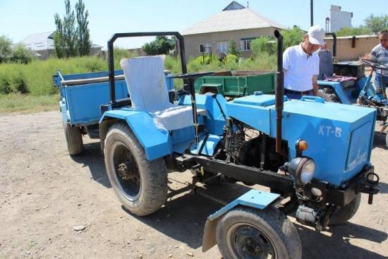 Сельский пенсионер из ЮКО собственноручно собирает мини-тракторы