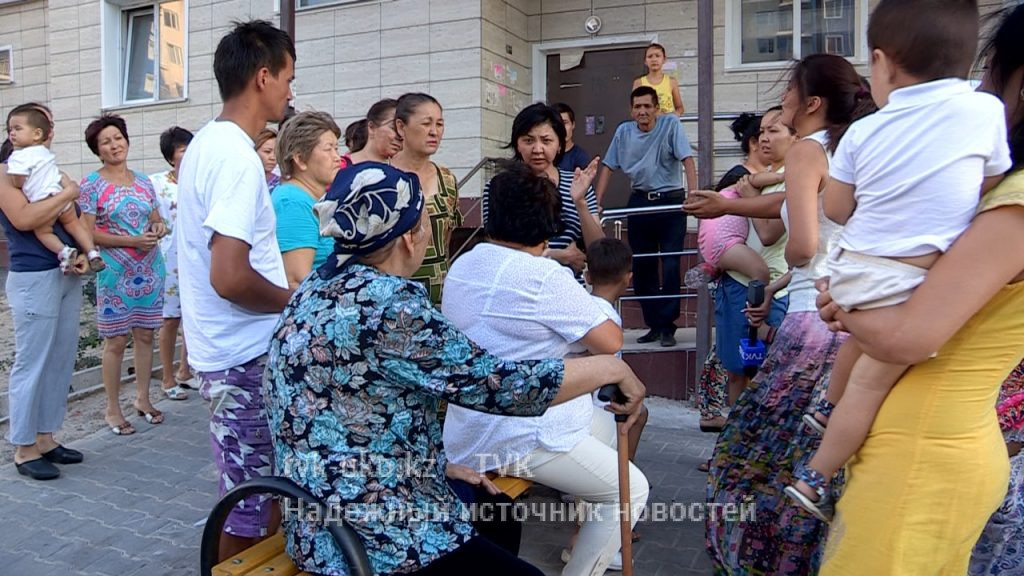 Жители новостройки Шымкента, жалуются на неработающие лифты и отсутствие газа