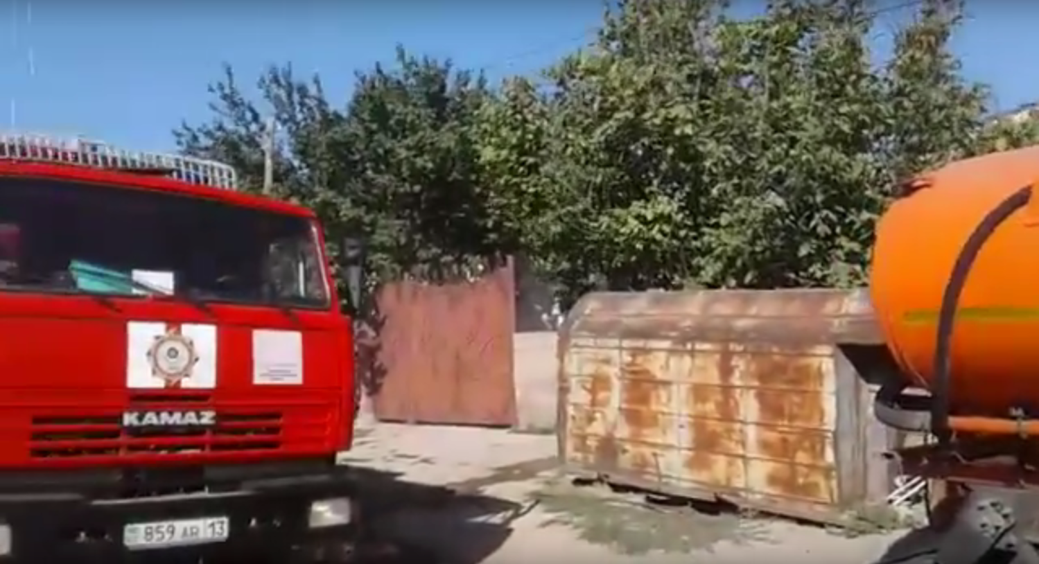 В Шымкенте полностью сгорел дом в частном секторе (видео)