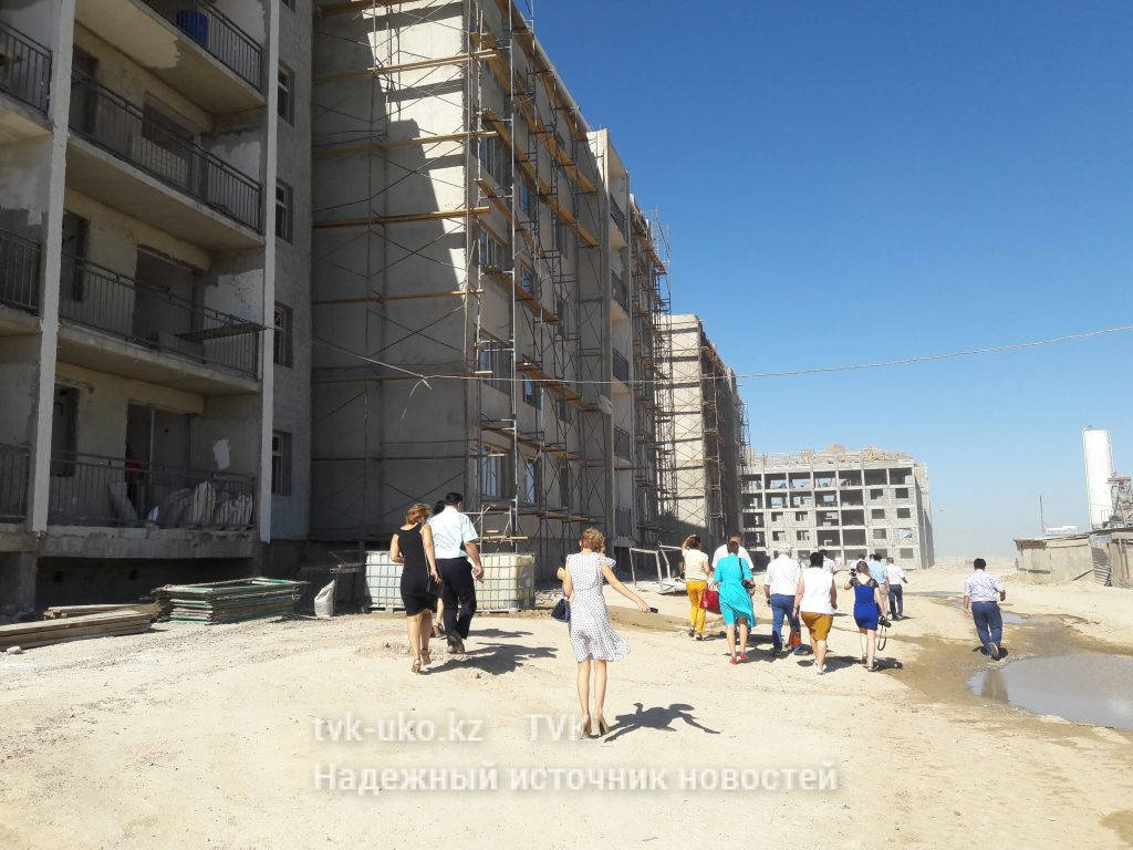 Мажилисмен Мухтар Ерман посетил строящийся жилой комплекс в Шымкенте