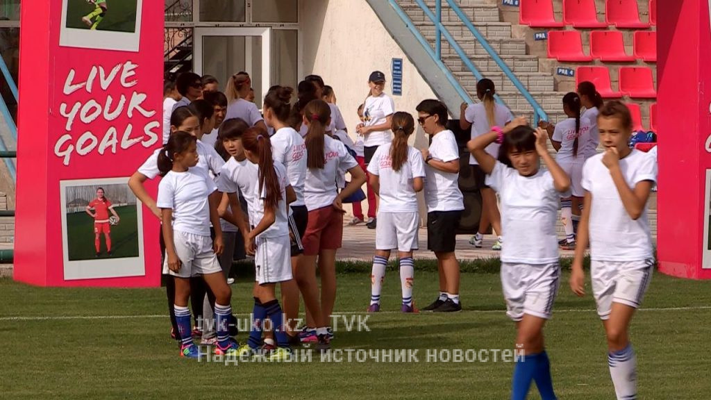 Месяц девичьего футбола стартовал в Шымкенте