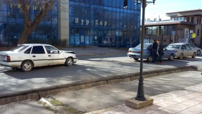 Из-за пешеходов в Шымкенте столкнулись сразу три автомобиля