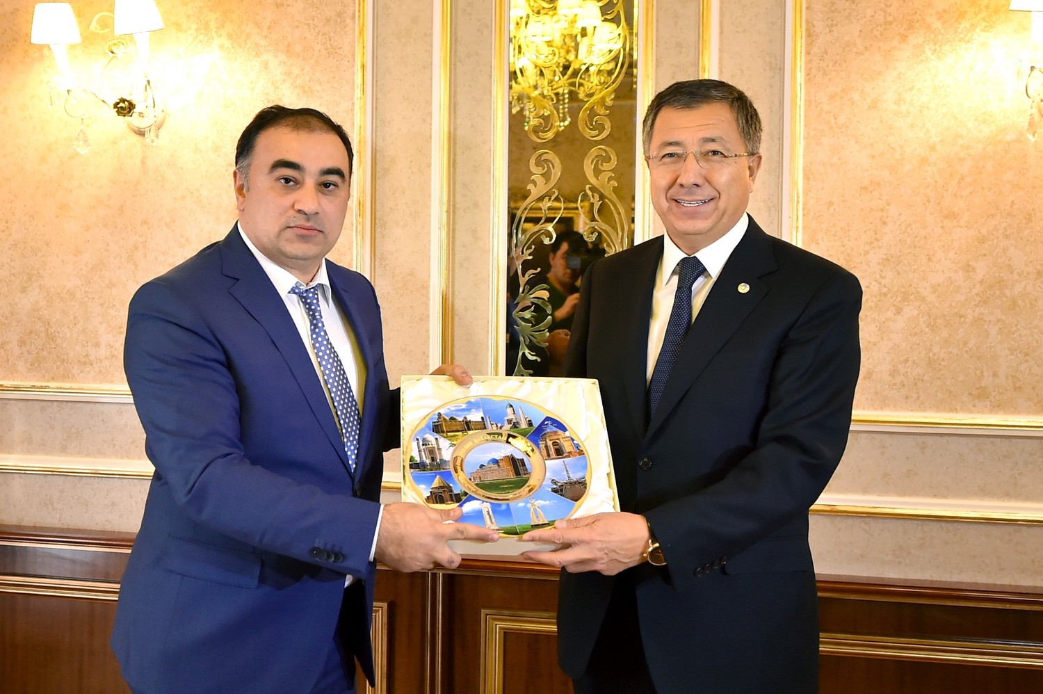 Аким ЮКО встретился с послом Азербайджана