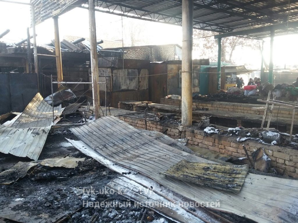 В Махтааральском районе выгорел рынок «Атакент» (фото, видео)