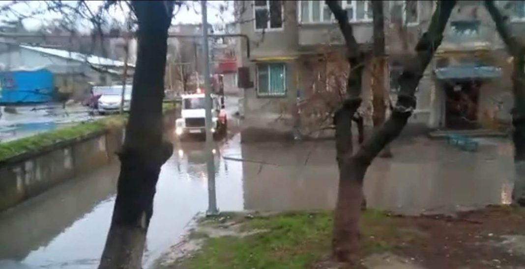 В Шымкенте в очередной раз «внезапно» пошел дождь