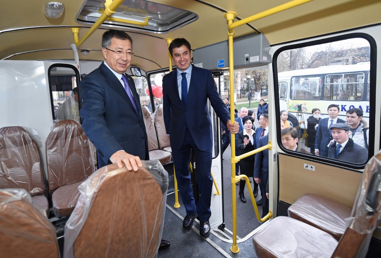 Три тысячи шымкентских учеников будут бесплатно ездить в школы на своих автобусах