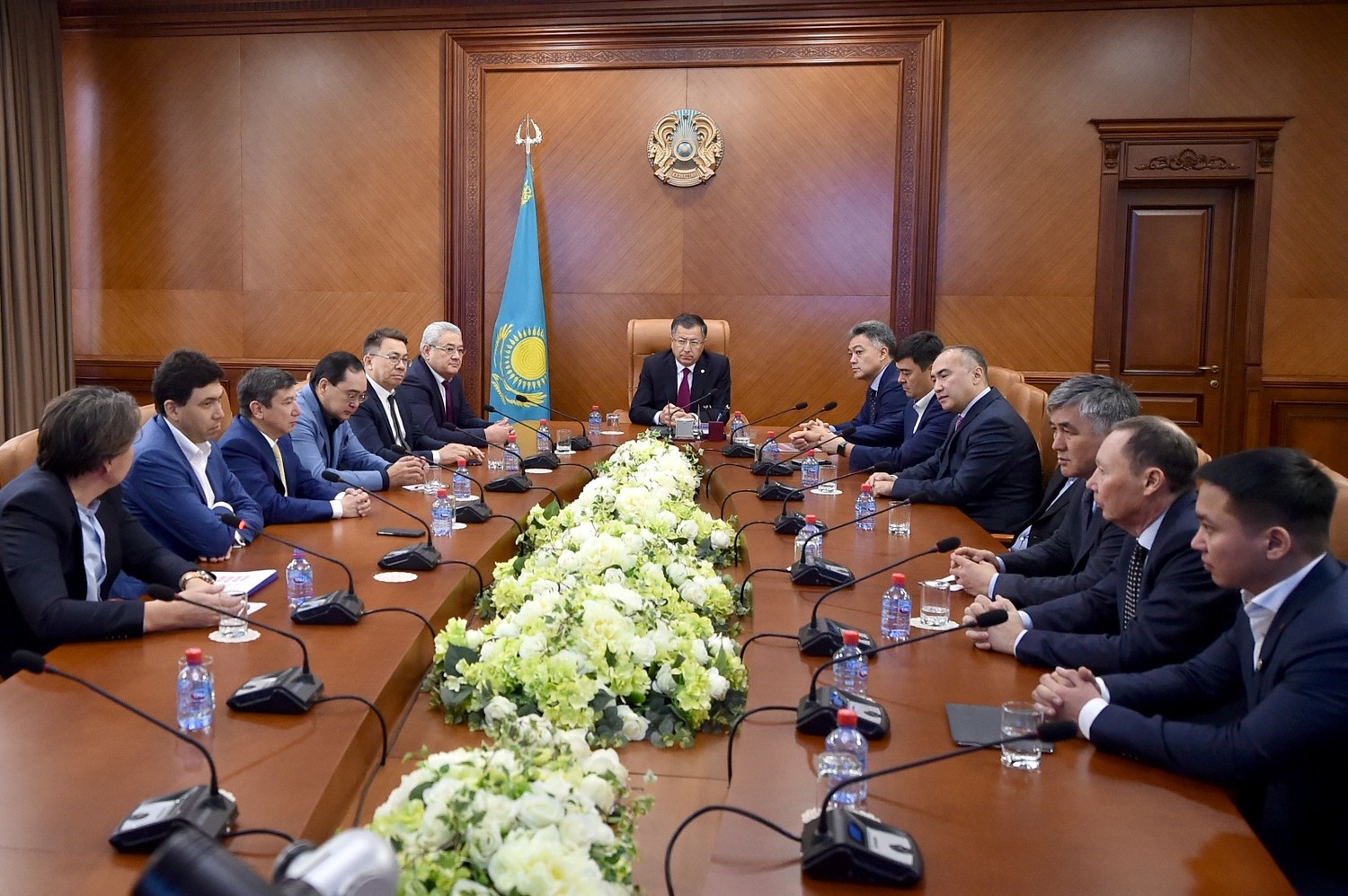 30 бизнесменов из рейтинга «Forbes», встретились с акимом Южного Казахстана