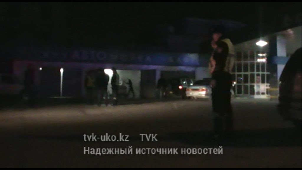 В Шымкенте, возле одной из АЗС мужчину ранили из огнестрельного оружия