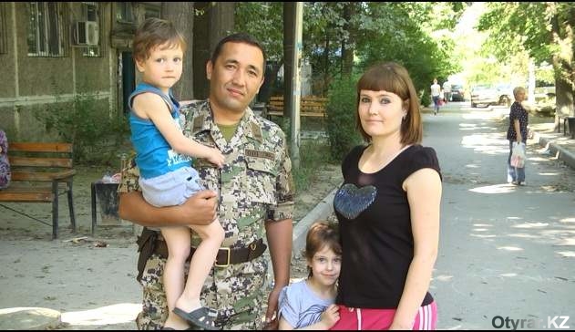 Майор КНБ из Шымкента, спасший детей во время пожара, получил награду
