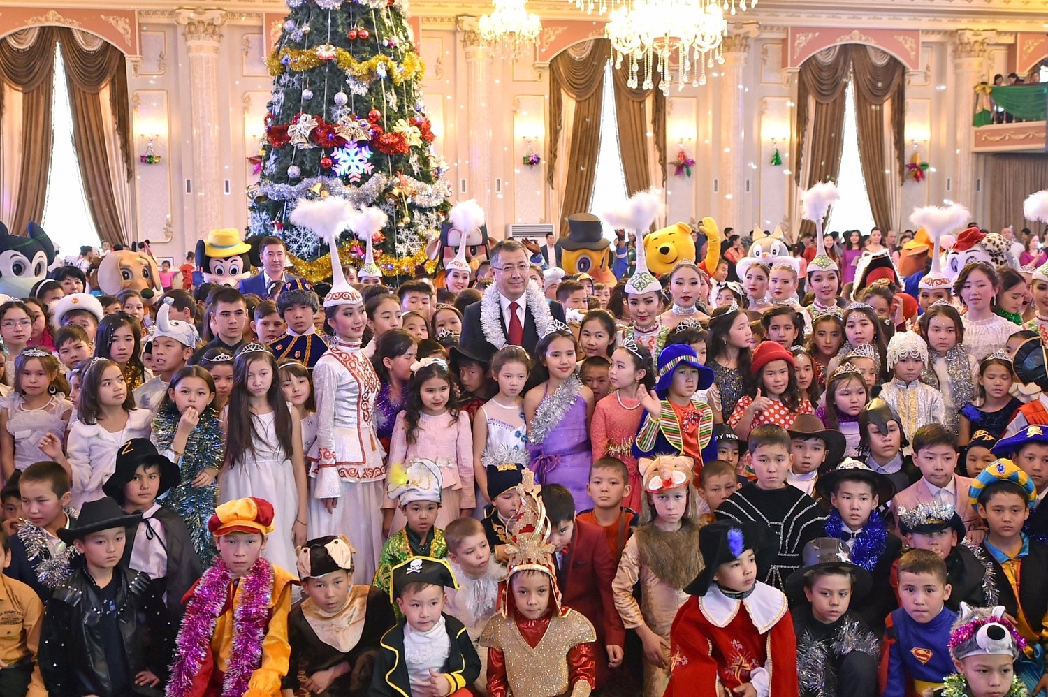 4 тысячи Южно-Казахстанских детей получили подарки Главы государства