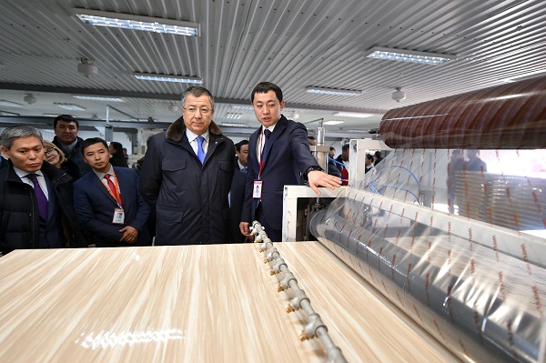 В ЮКО запущен завод с производственной мощностью 5000 штук мебели в год