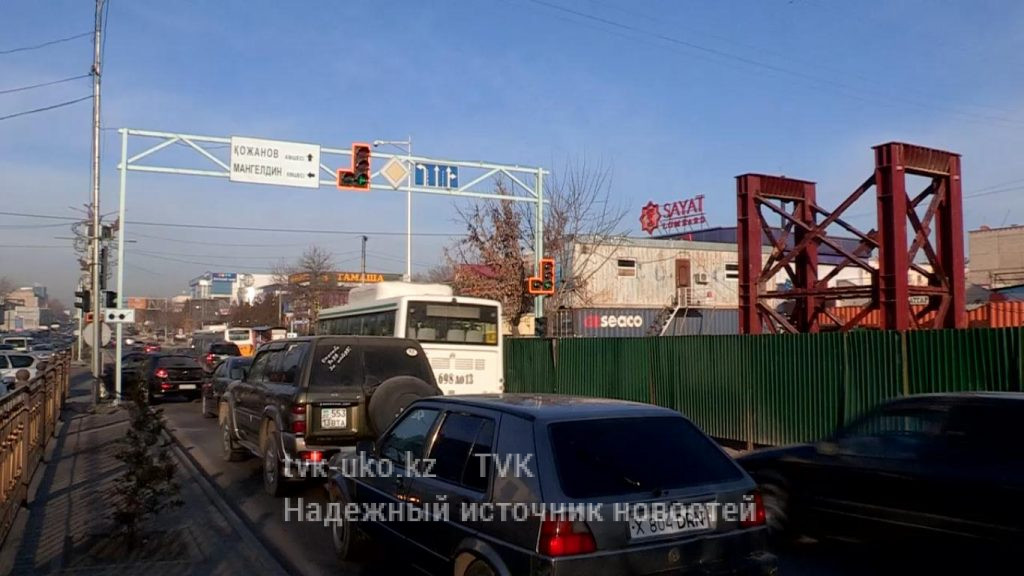 Строительство надземного перехода по Темирлановскому шоссе затягивается