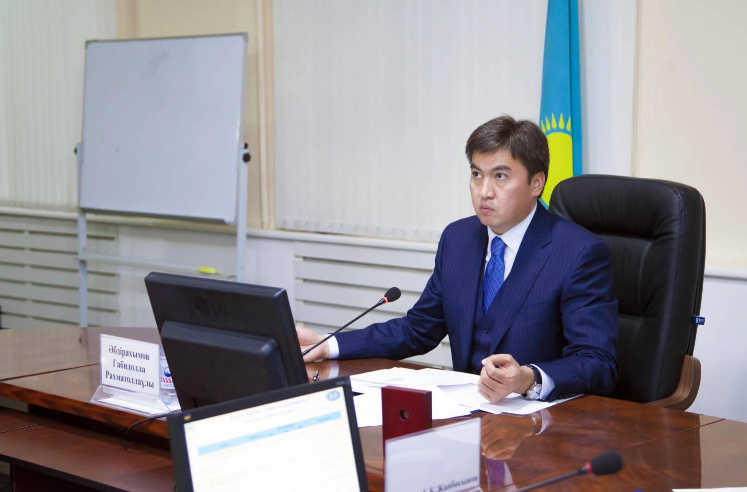 Казахстанцы признали акима Шымкента самым привлекательным градоначальником
