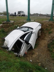 Машину разорвало пополам о столб в Шымкенте (фоторепортаж)
