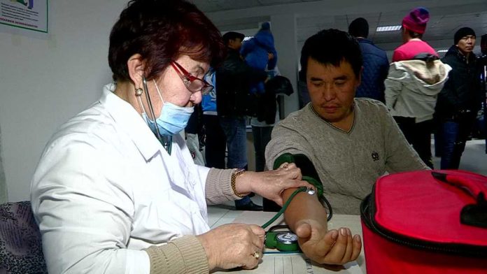 В центрах обслуживания населения Шымкента дежурят врачи