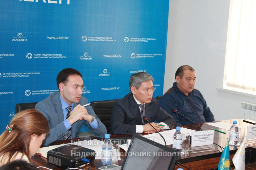 Автозаправщики Южного Казахстана просят вернуть государственное регулирование цен на бензин