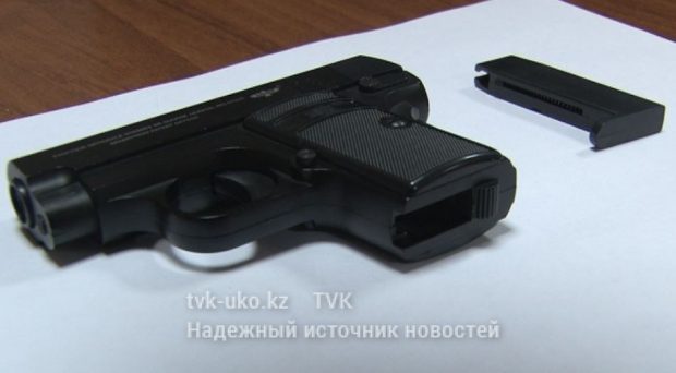 В Шымкенте таксиста ограбили, угрожая игрушечным пистолетом