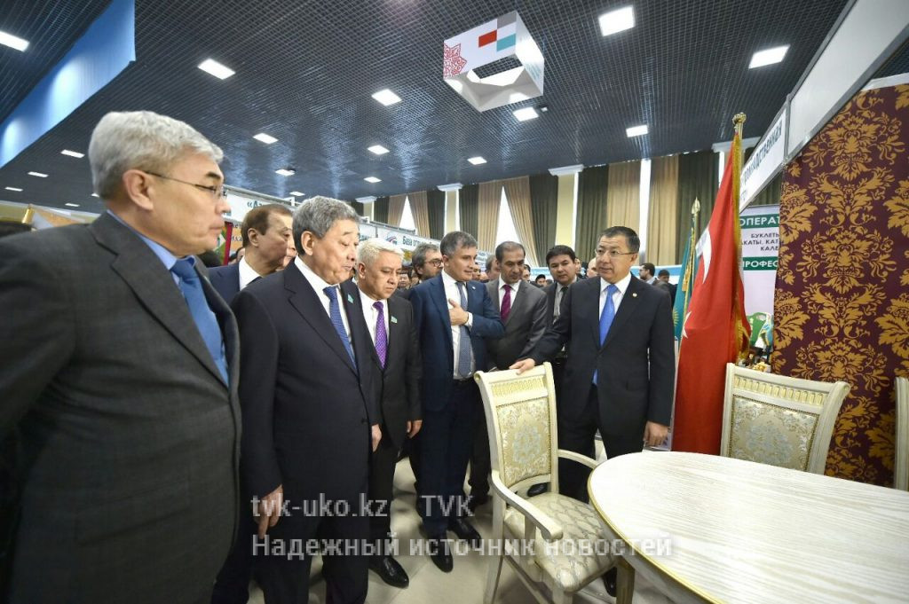 Выставкой казахстанских товаров продолжился международный форум в Шымкенте