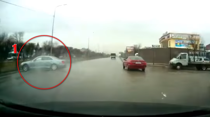 ДТП на Тамерлановском шоссе в Шымкенте (Видео)