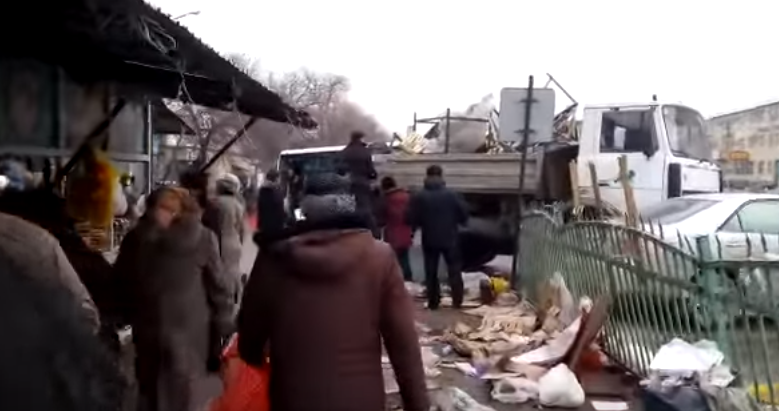 В районе «Верхнего» рынка города Шымкент сносят незаконный базар