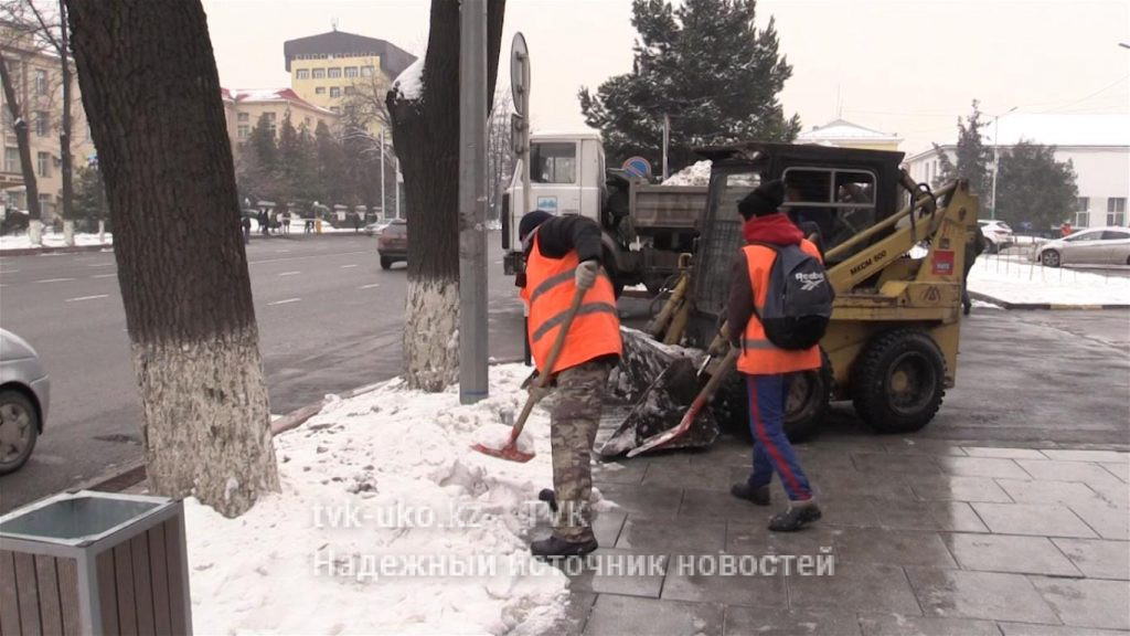 Больше 900 кубометров снега вывозят из Шымкента за сутки