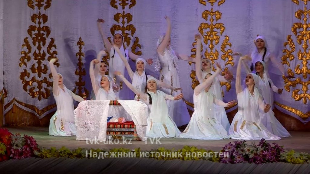 Студия танца посвятила отчетный концерт 8 марта