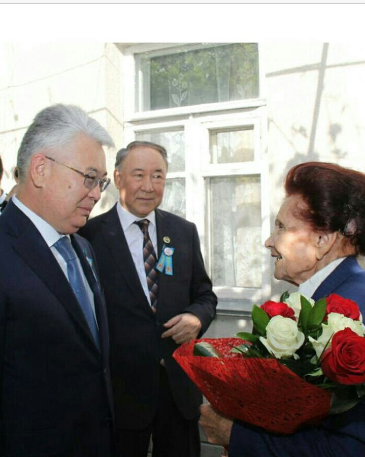 Глава региона поздравил с праздником Анну Шаля