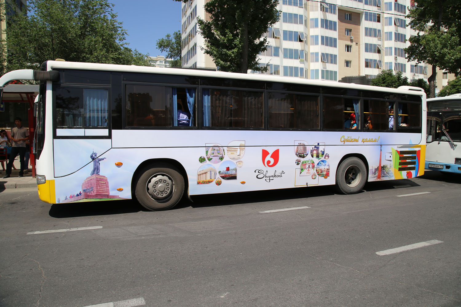 Шымкентские автобусы стали намного привлекательнее (Фоторепортаж)