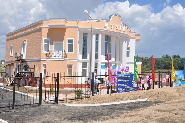 На берегу Шарадаринского водохранилища открылся двухэтажный музей