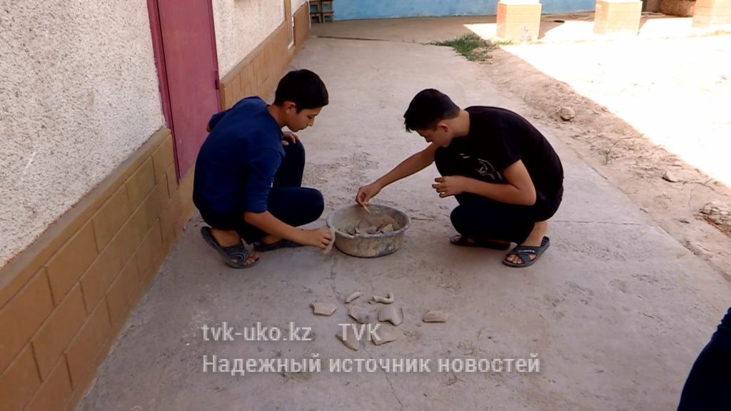 Осколки древней керамики обнаружены при строительстве дома в Шымкенте