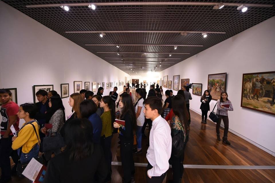 В Астане Дни ЮКО стартовали выставкой изобразительного искусства «Шырайлы Оңтүстіктің шежіресі»