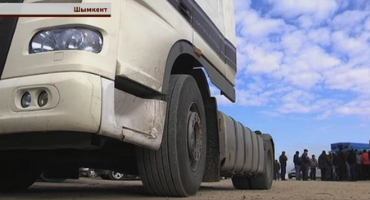 Южноказахстанские дальнобойщики признались, что не в силах удержаться от соблазна