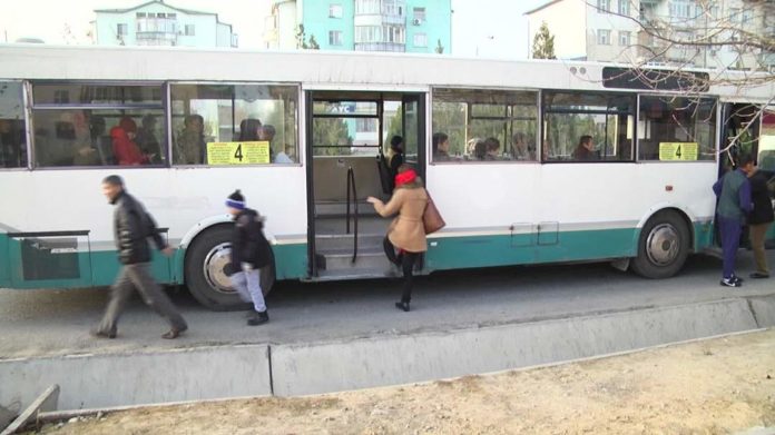 Жители одного из микрорайонов Шымкента, жалуются на автобусную остановку