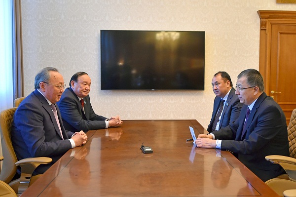 Аким ЮКО встретился с заместителем председателя Сената Парламента РК Бектасом Бекназаровым