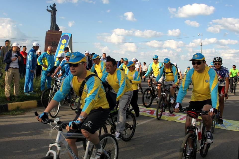 В ЮКО проходит велопробег «Билерге Тағзым»