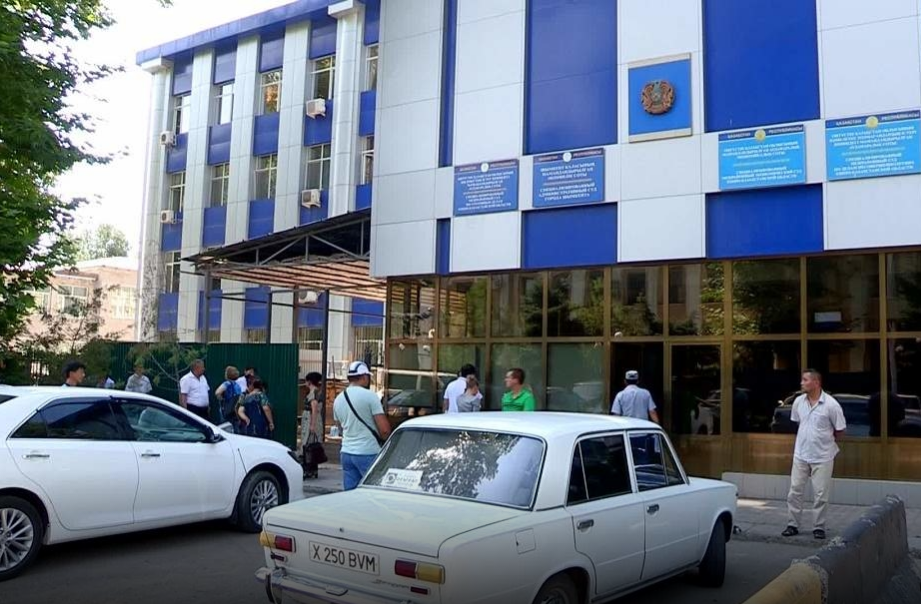 В Шымкенте начался судебный процесс над многодетной матерью