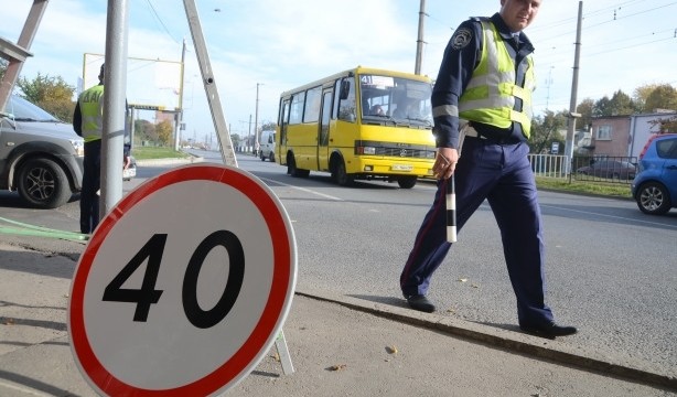 Скорость на проспектах Кунаева и Тауке хана ограничат до 40 километров в час?