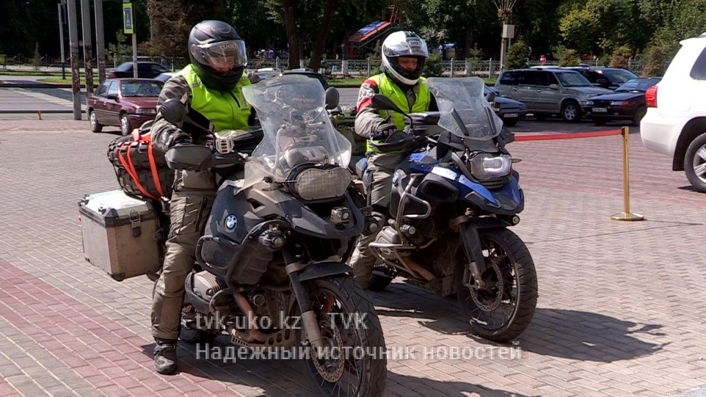 Байкеры из Германии приехали в Шымкент (Казахстан) поесть бешпармак
