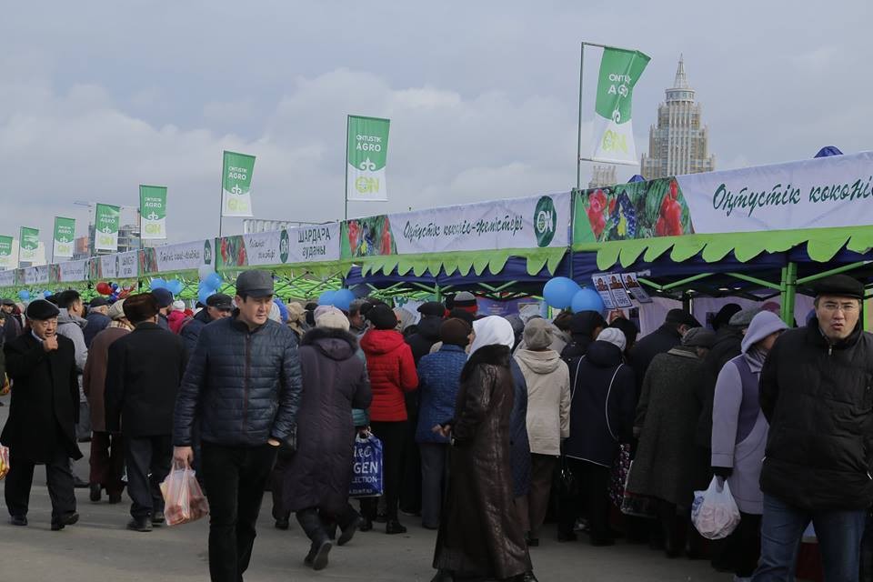В Астане проходит ярмарка сельхозпроизводителей ЮКО (Фоторепортаж)