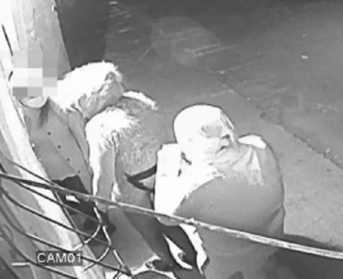 В ЮКО девушки в масках совершили разбойное нападение на букмекерскую контору