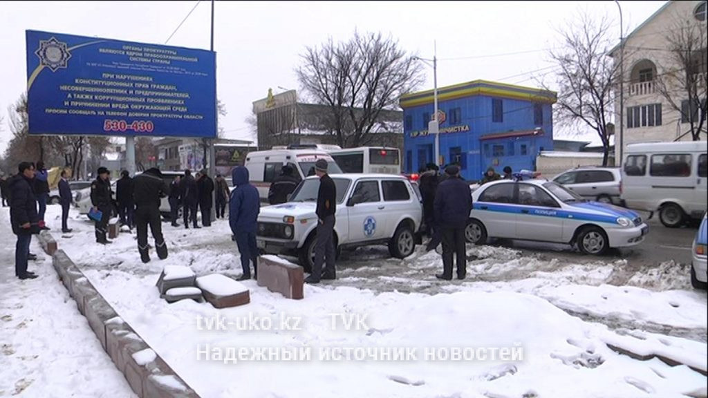 В Шымкенте мужчина совершил самоподжог у здания прокуратуры