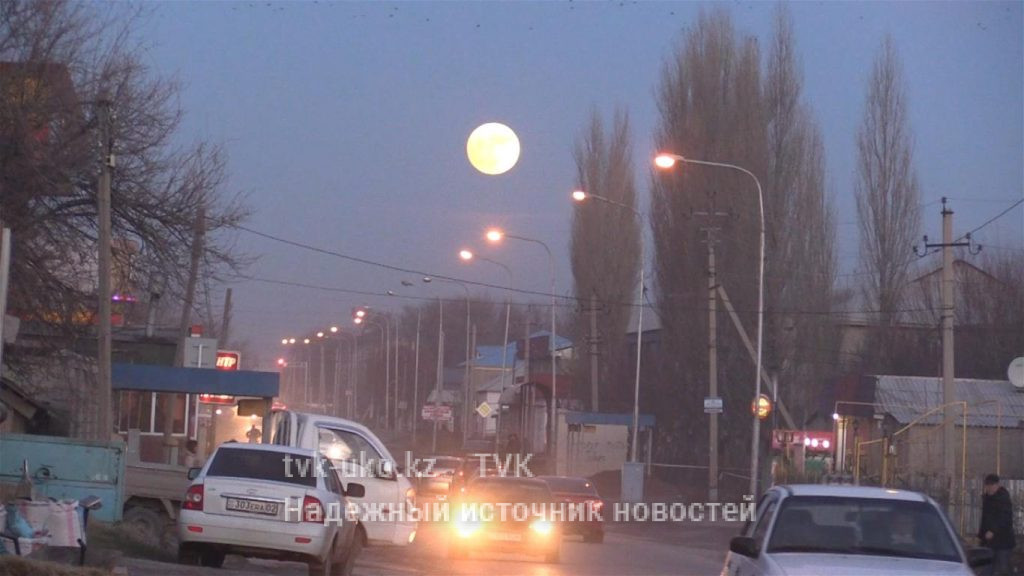 Шымкентцы насладились последним в году суперлунием